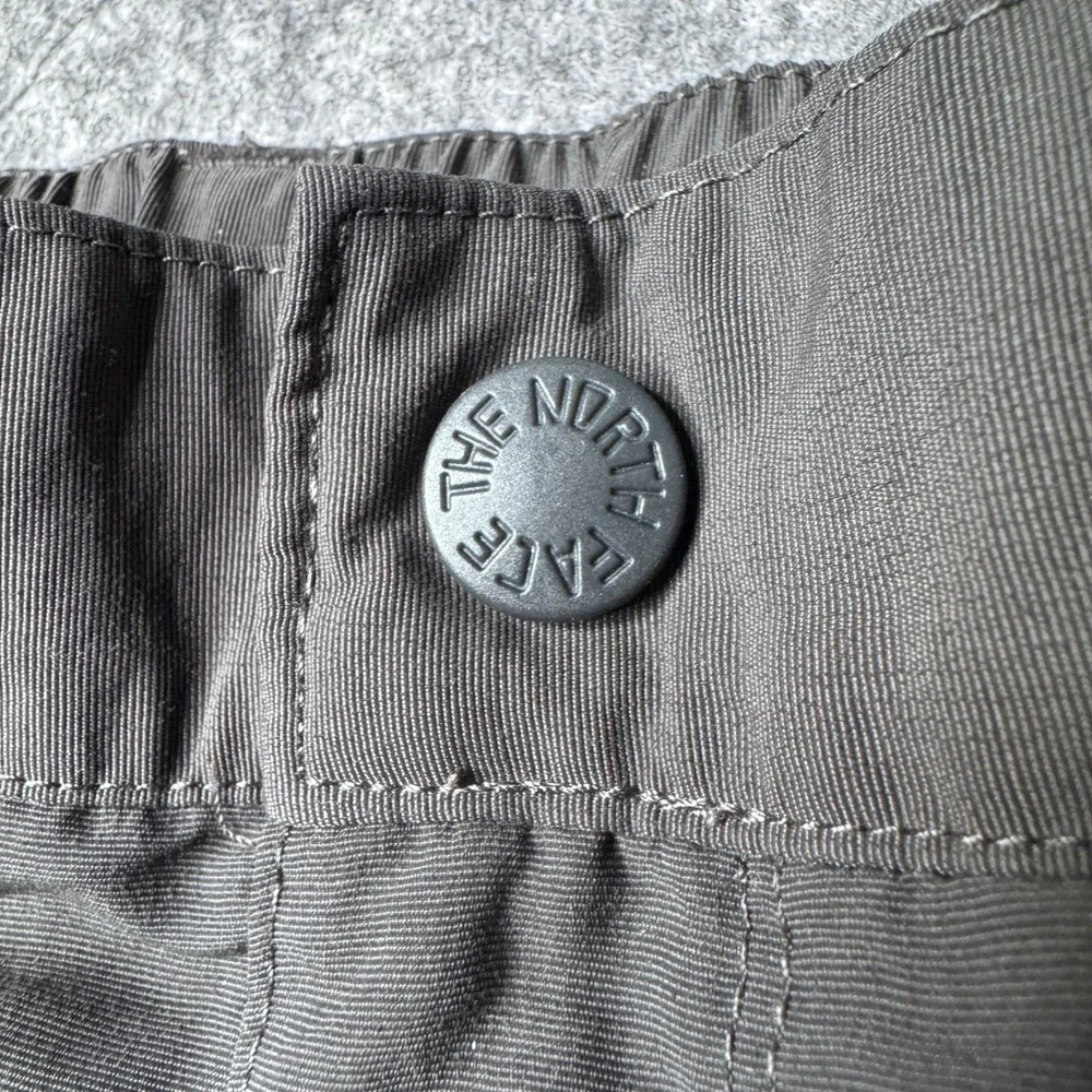 The North Face Mens Convertible Cargo Hiking Pants Gray Zip Off Shorts Regular